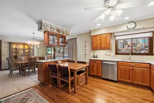 1102 Dennis Ln, Elgin, IL 60120 - Photo 15