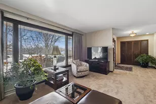 1102 Dennis Ln, Elgin, IL 60120 - Photo 7