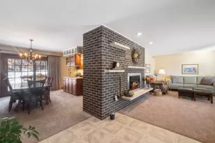 1102 Dennis Ln, Elgin, IL 60120 - Photo 23