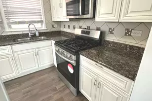 7843 S Luna Ave, Burbank, IL 60459 - Photo 7