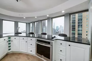 111 E Chestnut St, Chicago, IL 60611 - Photo 17