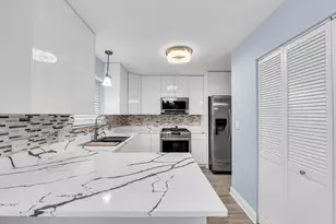 2010 N Nicole Ln, Round Lake Beach, IL 60073 - Photo 9