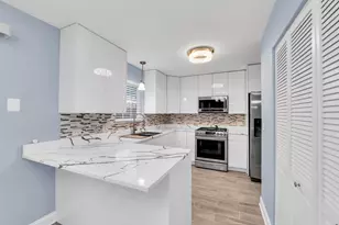 2010 N Nicole Ln, Round Lake Beach, IL 60073 - Photo 11