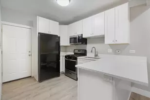 5731 N Washtenaw Ave, Chicago, IL 60659 - Photo 5