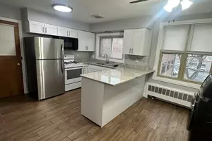 2409 W Jarvis Ave, Chicago, IL 60645 - Photo 5