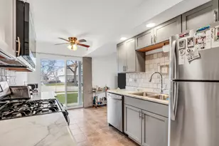 655 Hale Ct, Wheeling, IL 60090 - Photo 11