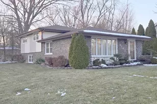 8103 Gladys Ln, Palos Hills, IL 60465 - Photo 1