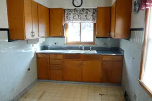 8 Cross St, Fox Lake, IL 60020 - Photo 5