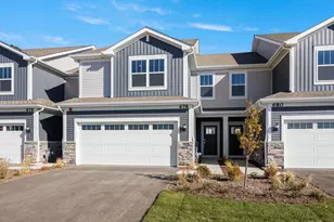 678 Cassia Ct, Crystal Lake, IL 60012 - Photo 1