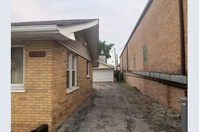 7153 W 72nd Street, Nottingham Park, IL 60638 - Photo 3