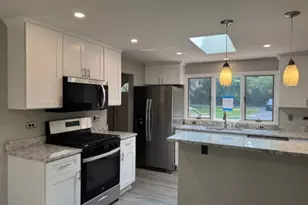 28450 N Shagbark Ln, Libertyville, IL 60048 - Photo 9