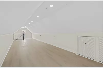 9419 S Saint Lawrence Avenue, Chicago, IL 60619 - Photo 5