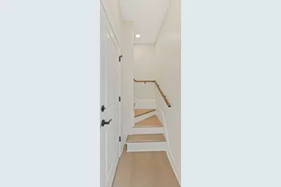 9419 S Saint Lawrence Avenue, Chicago, IL 60619 - Photo 9