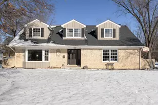 17 Camberley Ct, Hinsdale, IL 60521 - Photo 1