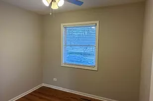 330 S Lakeshore Dr, Mundelein, IL 60060 - Photo 9