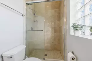 2249 W Foster Ave, Chicago, IL 60625 - Photo 15