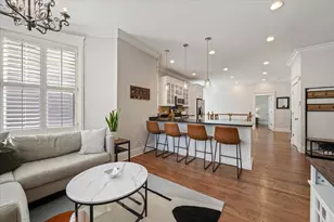 533 W Belmont Ave, Chicago, IL 60657 - Photo 5