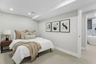 2850 W Henderson St, Chicago, IL 60618 - Photo 9