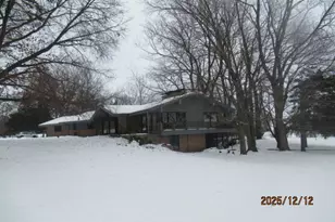 1943 Woodside Dr, Freeport, IL 61032 - Photo 1