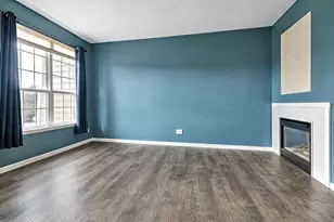 2416 Courtyard Cir, Aurora, IL 60506 - Photo 3