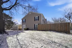 16 Forest Ln, Cary, IL 60013 - Photo 3