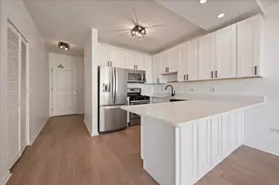 645 N Kingsbury St, Chicago, IL 60654 - Photo 3