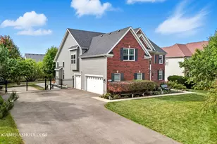 1142 Deerpath Rd, Aurora, IL 60506 - Photo 3