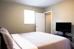 1730 W Beach Ave, Chicago, IL 60622 - Photo 11