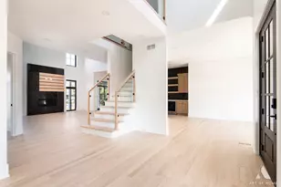 10226 S 81st Ave, Palos Hills, IL 60465 - Photo 3