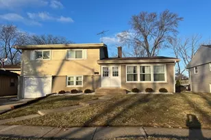 920 Valley Stream Dr, Wheeling, IL 60090 - Photo 3