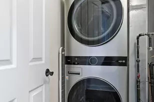 952 N Racine Ave, Chicago, IL 60642 - Photo 21