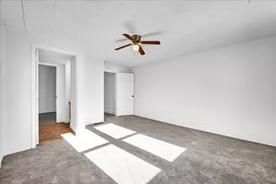 340 E Baker St, Bloomington, IL 61701 - Photo 17