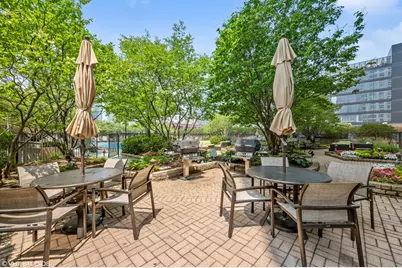 400 N La Salle Drive #4208, Chicago, IL 60654 - Photo 23