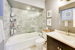 1038 N Marshfield Ave, Chicago, IL 60622 - Photo 15