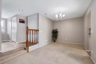 226 Coventry Cir, Vernon Hills, IL 60061 - Photo 3