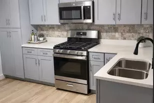 8828 N Leslie Ln, Des Plaines, IL 60016 - Photo 3