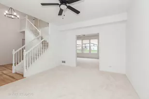 1110 Oakhill Dr, Aurora, IL 60502 - Photo 3