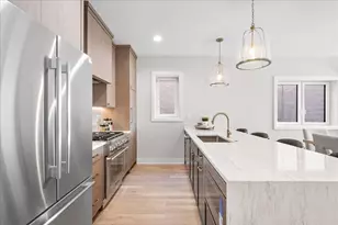 2435 N Clybourn Ave, Chicago, IL 60614 - Photo 3