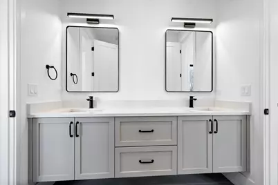 2442 W Berteau Avenue, Chicago, IL 60618 - Photo 21