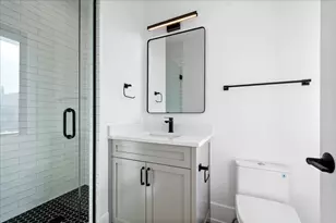 2442 W Berteau Ave, Chicago, IL 60618 - Photo 23