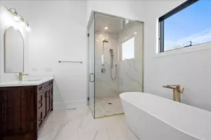 2442 W Berteau Ave, Chicago, IL 60618 - Photo 15