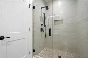 2442 W Berteau Ave, Chicago, IL 60618 - Photo 31