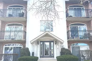 9420 S 77th Ct, Hickory Hills, IL 60457 - Photo 1