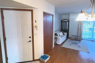 9420 S 77th Ct, Hickory Hills, IL 60457 - Photo 7