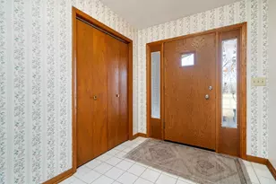 2209 Edgebrook Dr, Rockford, IL 61107 - Photo 5