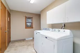 2209 Edgebrook Dr, Rockford, IL 61107 - Photo 21