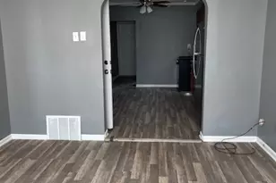 9211 S Clyde Ave, Chicago, IL 60617 - Photo 11