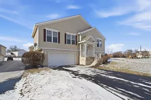 2949 Woodside Dr, Joliet, IL 60431 - Photo 3