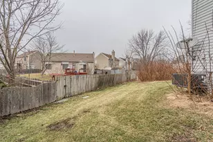 212 S Tanglewood Ct, Round Lake, IL 60073 - Photo 19