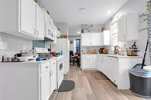 212 S Tanglewood Ct, Round Lake, IL 60073 - Photo 9